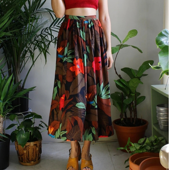 Ellen Tracy Dresses & Skirts - 🔴  Silk Hibiscus Skirt